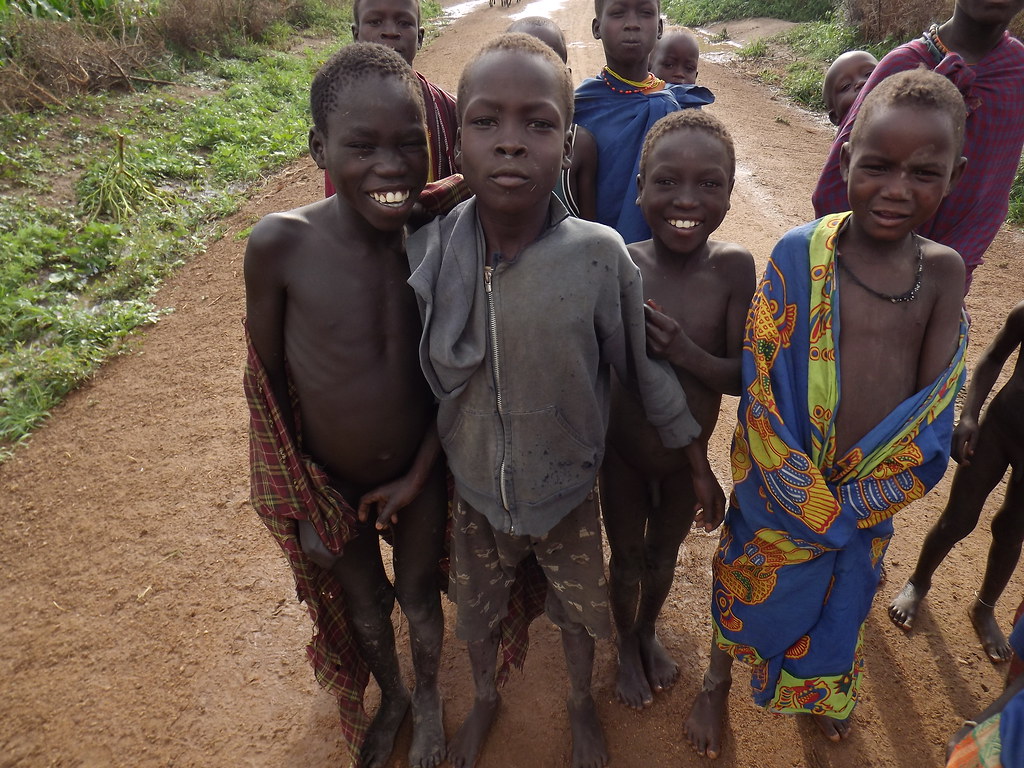 Karamoja, enfants du village | African people, Outdoor 
