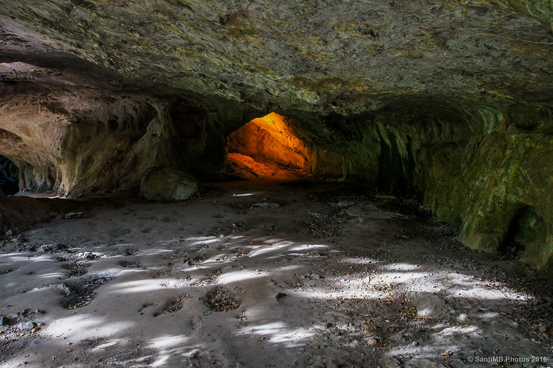 Entrando en la Cueva del Akelarre