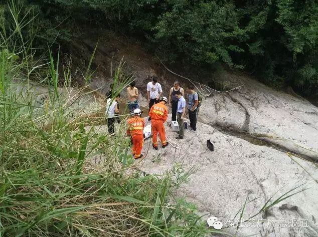 Fuzhou slip with two high school students to watch the waterfall plunges off cliff