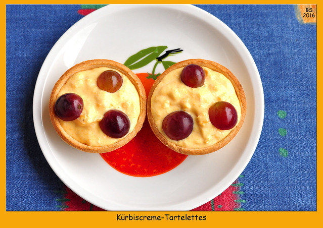 Herbstliches Dessert: Kürbiscreme-Törtchen Tartelettes mit Mascarpone ... Trauben, Nüsse, Zimt ... Fotos und Collagen: Brigitte Stolle 2016