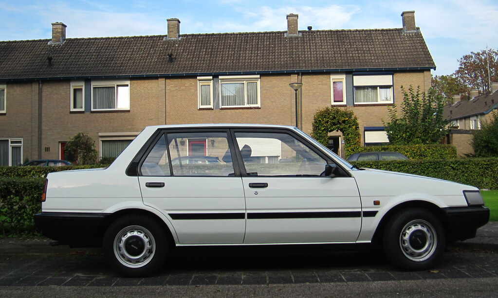 1986 Toyota Corolla 1.3 GL sedan Place Schijndel