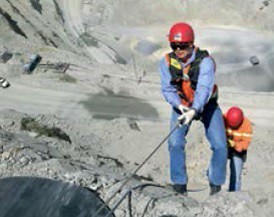 Técnicas de rescate de personas desde el fondo de la mina, a través de la técnica de descenso rapel