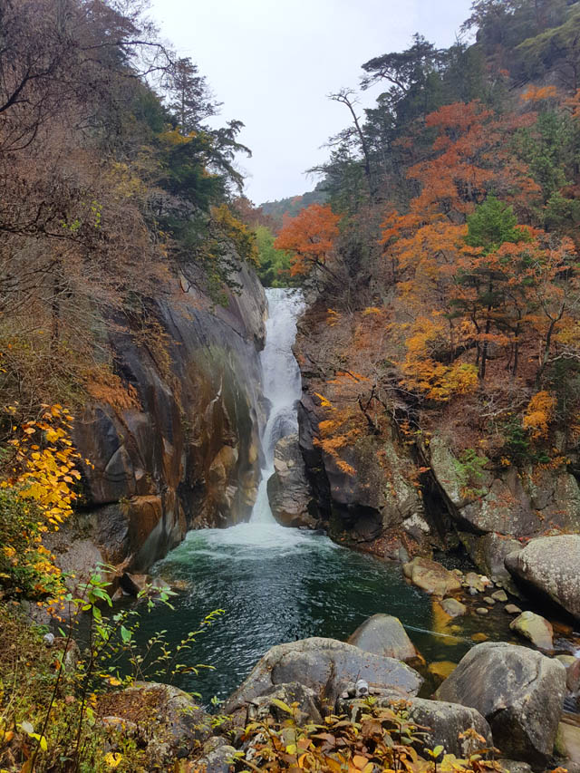 Sengataki Waterfall in Shosenkyo