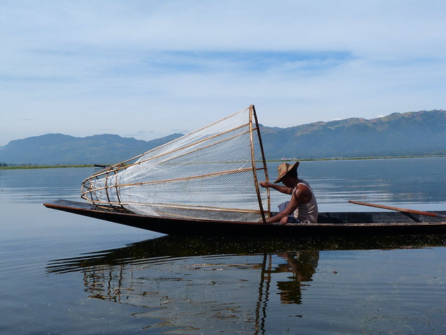 Pescador intha en el Lago Inle (Myanmar)