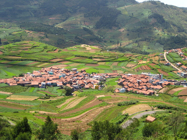 西高止山脈週邊的彭帕來村落（Poomparai village） 圖片來源：Parthan（CC 2.0）