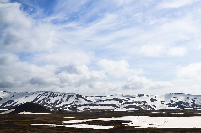 Preciosas montañas de Islandia nevadas a lo largo del Blue Montains National Park
