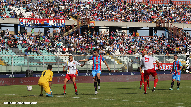 La clamorosa papera di Scuffia sull'innocuo traversone di Musacci, è il 3-0 del Catania...