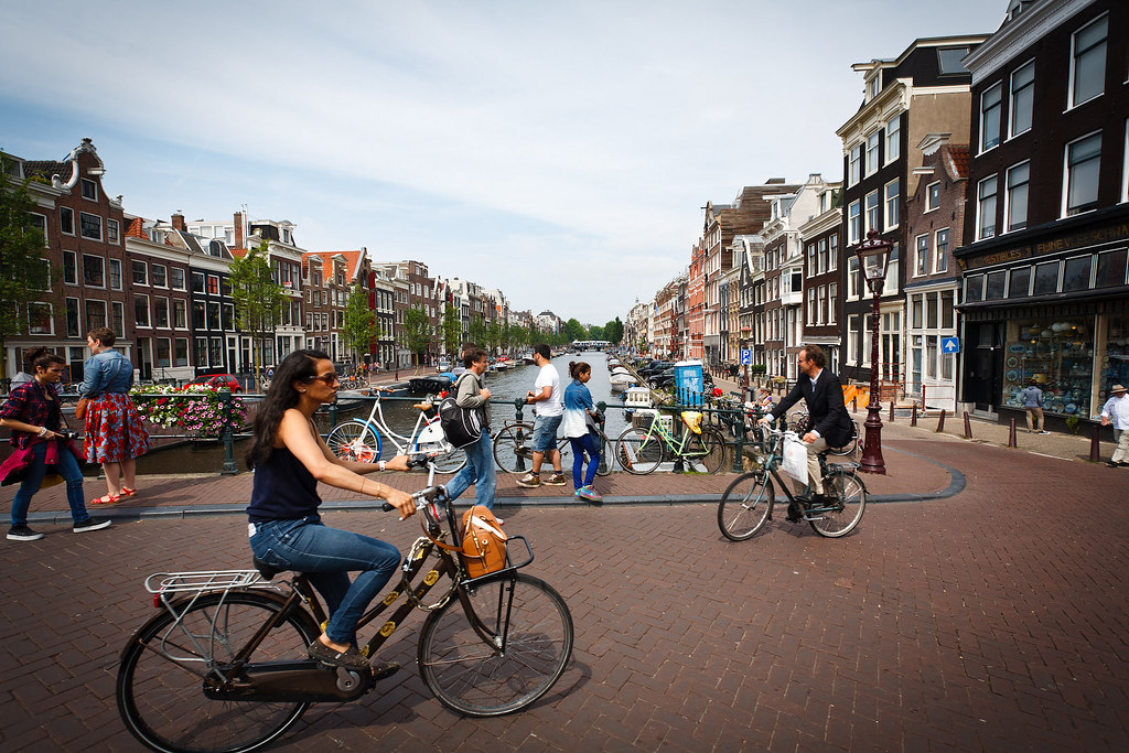 在阿姆斯特丹，單車是常見的交通工具。 圖片來源：Matt Peoples (CC BY-NC-ND 2.0)