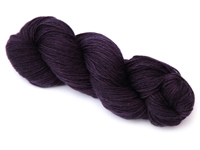 Superwash merino nylon hand-dyed sock yarn ‘Dark Purple’