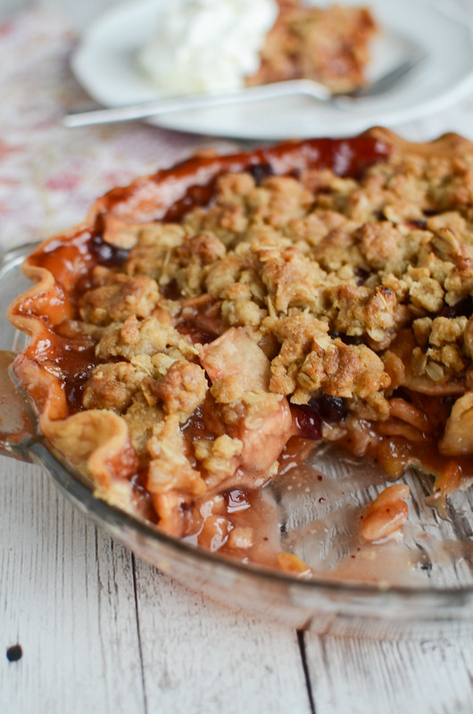 Apple Cranberry Streusel Pie - your new favorite Thanksgiving pie! Apples and cranberries topped with a crunchy streusel topping! 