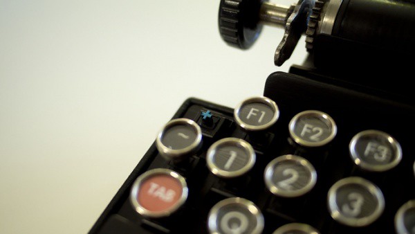 Retro typewriter-like Qwerkywriter plate mechanical keyboard