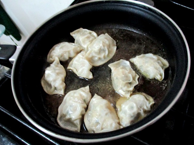 Cooking Big Thumb meat dumplings