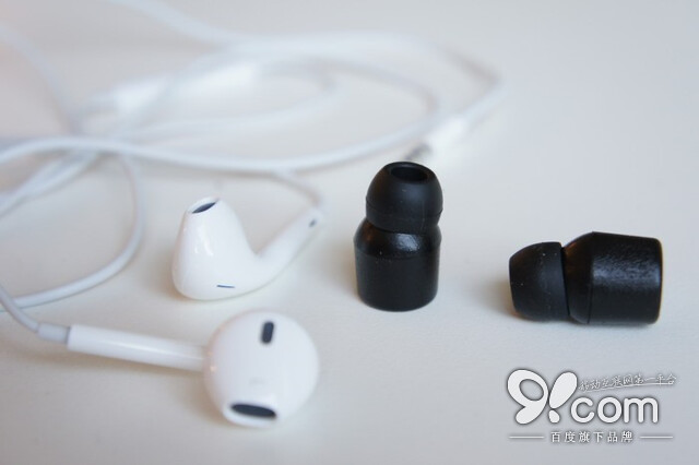 The world's smallest wireless headset Earin Bluetooth micro in-ear headset