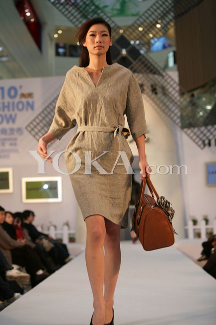 Spring and summer handbag LONGCHAMP SS2010 fashion show
