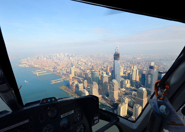 El distrito financiero de Nueva York desde el helicóptero así como la nueva One World