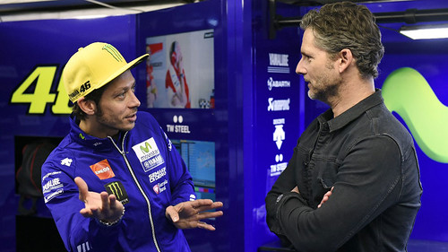 Eric Bana junto a Valentino Rossi