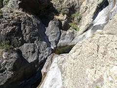 La fin du canyon de Meriu avec une cascade multi-vasques