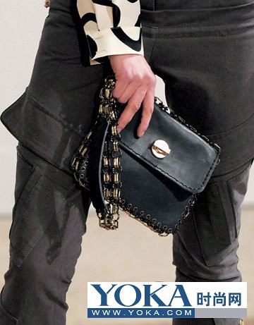 Chains form most simple fashion handbags