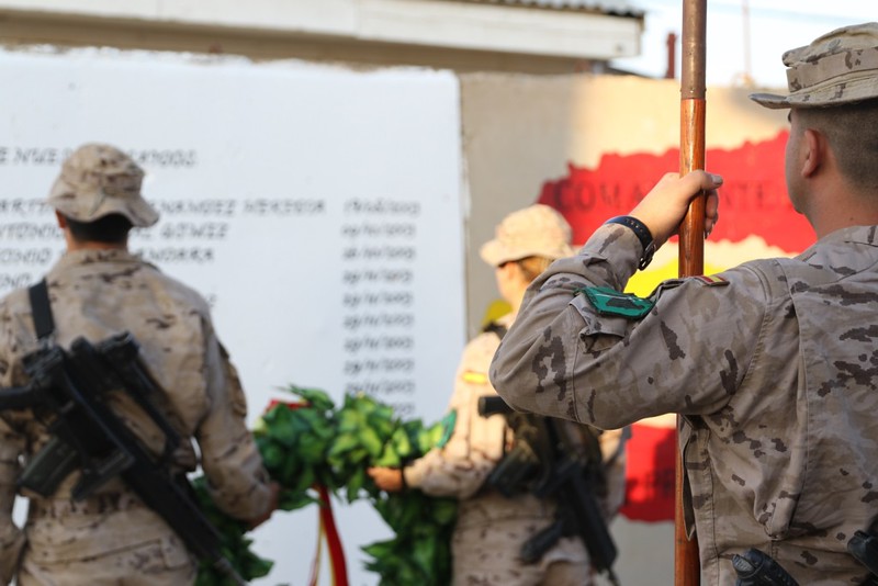 Militares Espanoles Rinden Homenaje A Sus Companeros Caidos En