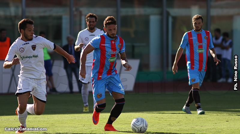 Andrea Russotto in azione contro il Cosenza nella scorsa stagione