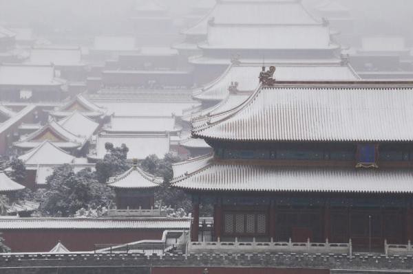 Heavy snow hit Beijing, Beijing Capital International Airport today at 19 o'clock to 8 o'clock tomorrow will no longer accept 