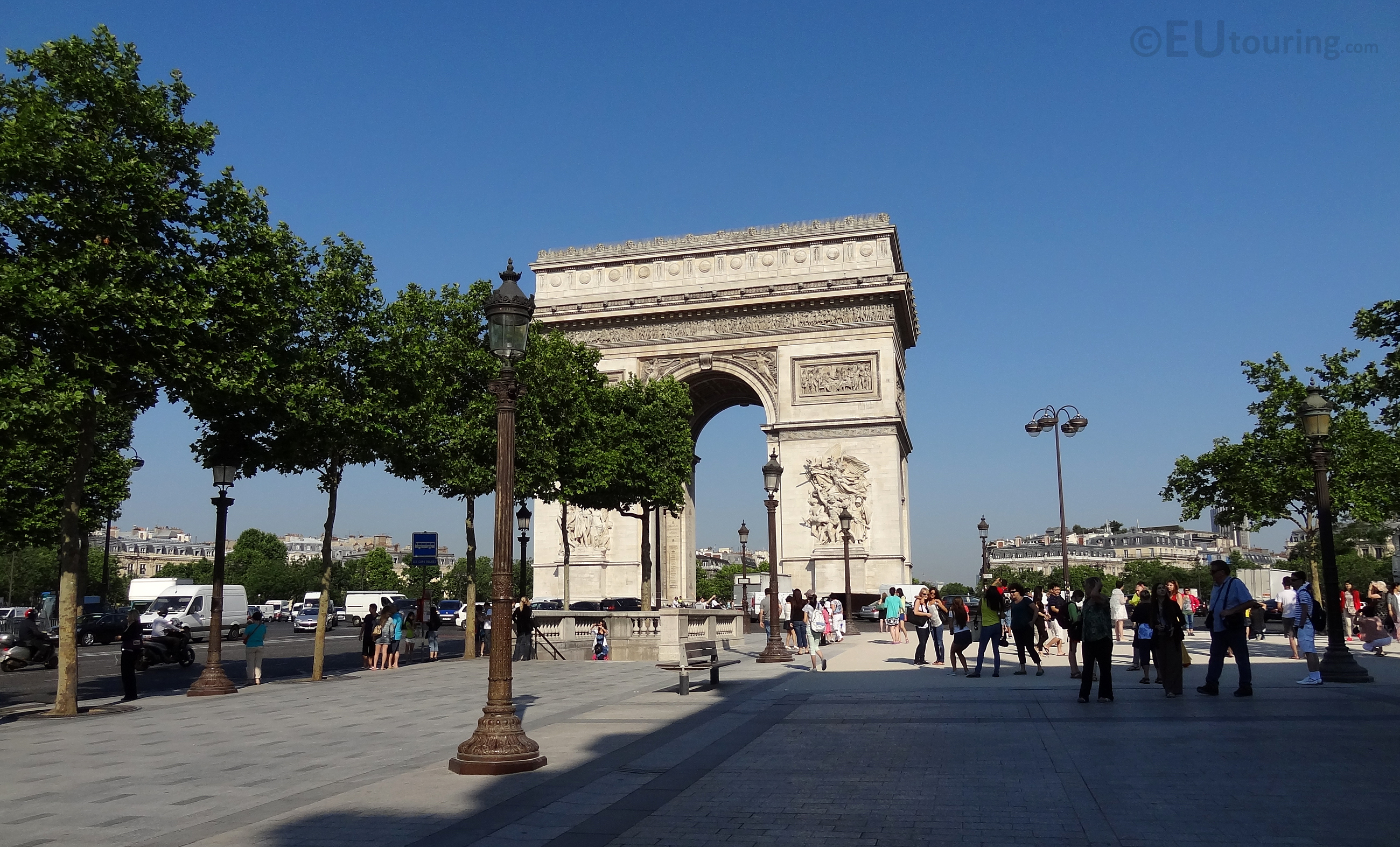 The end of the Champs Elysees at the Arc de Triomphe – EUtouring