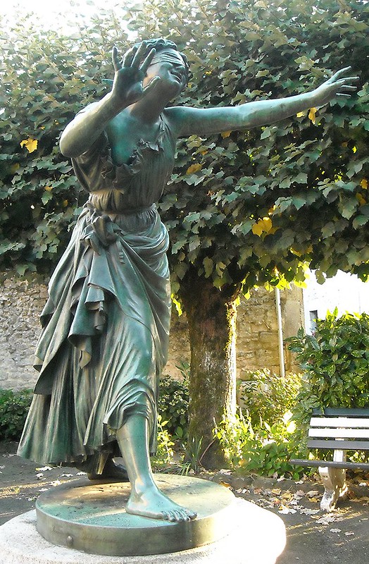 Belleme statue