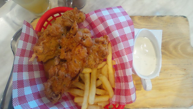 Southern Fried Chicken with Ranch Dressing and Chips