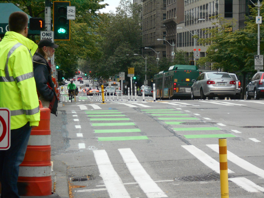 道路指標、設計都會影響過路人。圖片來源： Seattle Department of Transportation (CC BY-NC 2.0)