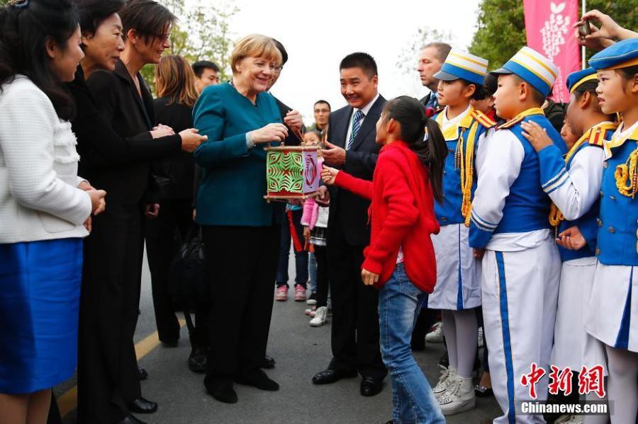 Hefei city, Merkel visited a primary school 