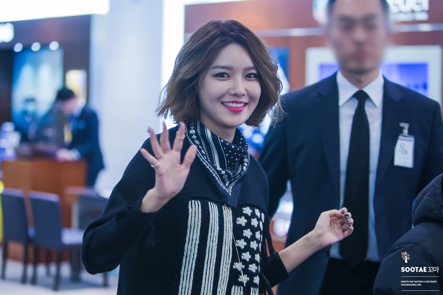  [PIC][27-11-2015]SooYoung tham dự buổi Fansign cho thương hiệu "COACH" tại Lotte Department Store Busan vào trưa nay 23208605819_3da39fa519_o