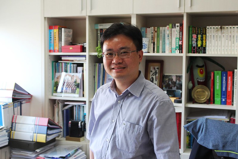 臺大助理教授蔡坤憲是國內少數具備昆蟲學知識的公共衛生專家。攝影：廖靜蕙