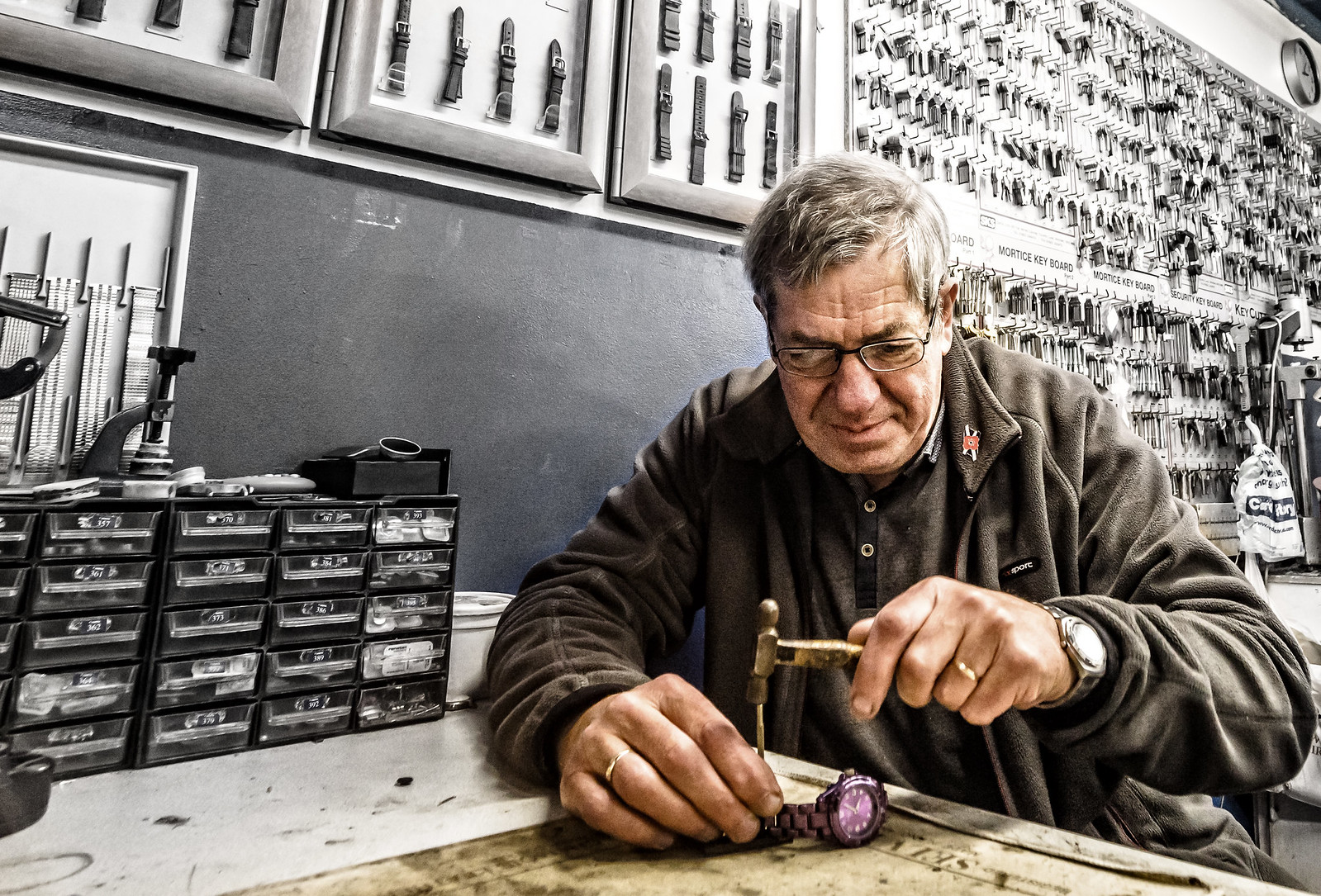 Tokina RMC 17 f/3.5 - At the cobbler's shop