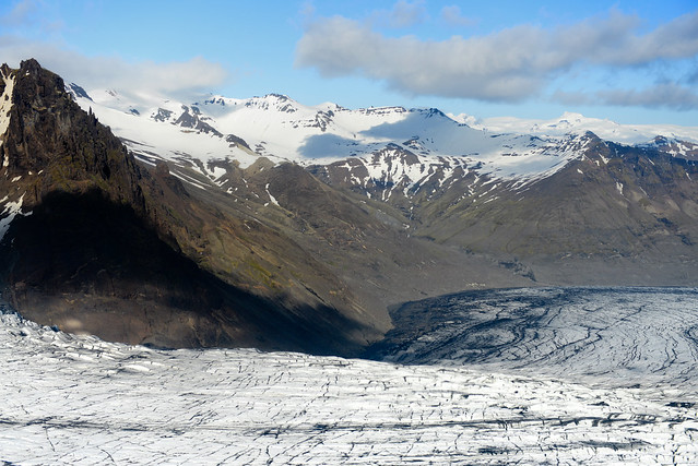 Cordillera montañosa junto al glaciar Vatnajökull el más grande de Europa