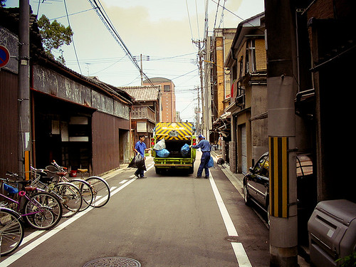 京都市的垃圾車。圖片來源：waxorian。（CC BY-NC-ND 2.0）