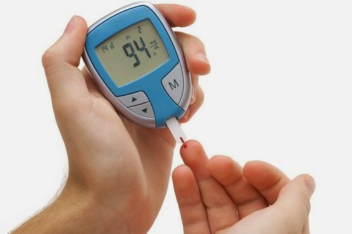kiểm tra đường huyết thường xuyên - biến chứng tiểu đường