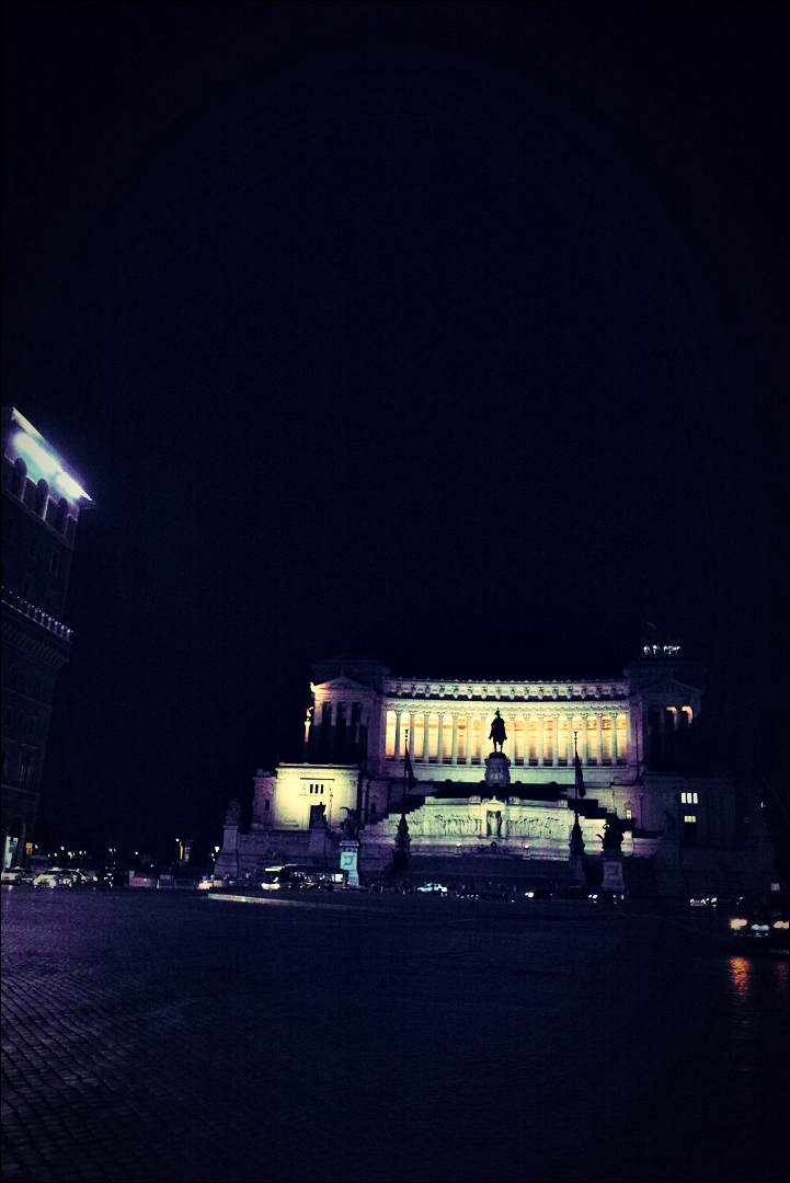 광장-'로마의 밤거리'