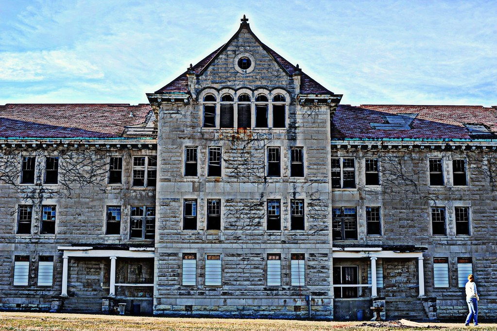 asylum haunted house illinois