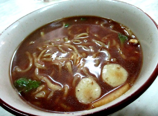 Bataras Chicken Rice Foochow noodles, soup