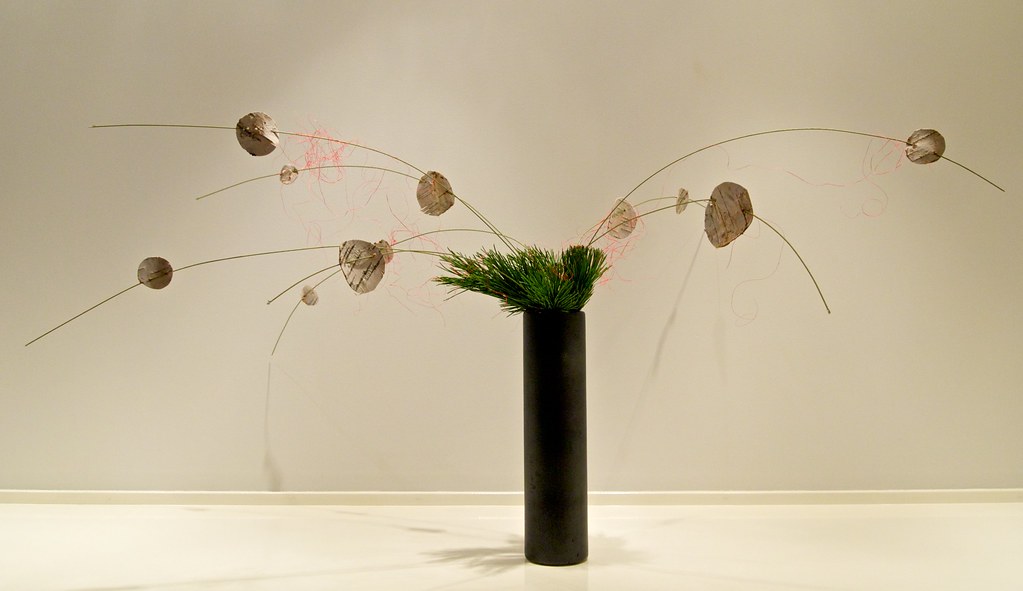 nordiclotus_20111129c | Christmas ikebana. Curved lines. Met… | Flickr