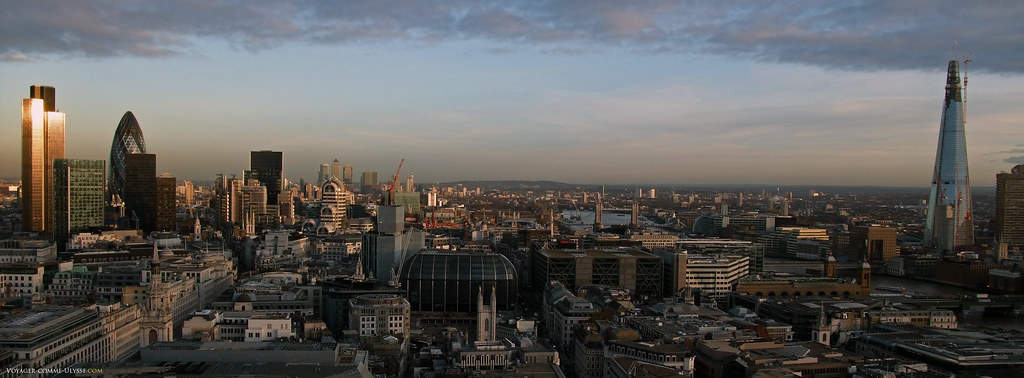 Vue depuis la Cathédrale Saint Paul à Londres : La City à gauche puis Tower Bridge sur la Tamise et enfin le plus batiment de Londres : The Shard à SOuthwark - Photo de Jori Avlis