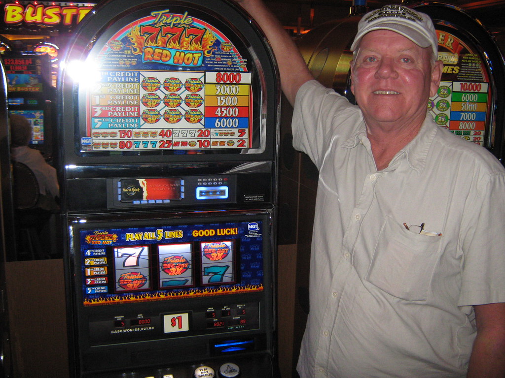 6/4/ · The biggest slot machine win rounded at a mind-boggling $39 million (and change)! The jackpot was hit by a year-old software engineer from Los Angeles who gambled at the famous Excalibur Casino in Las Vegas.The lucky slot that paid out?Megabucks! Top 10 Biggest Slot Wins.What happens in Vegas, stays in Veg wait, no, no it doesn't.