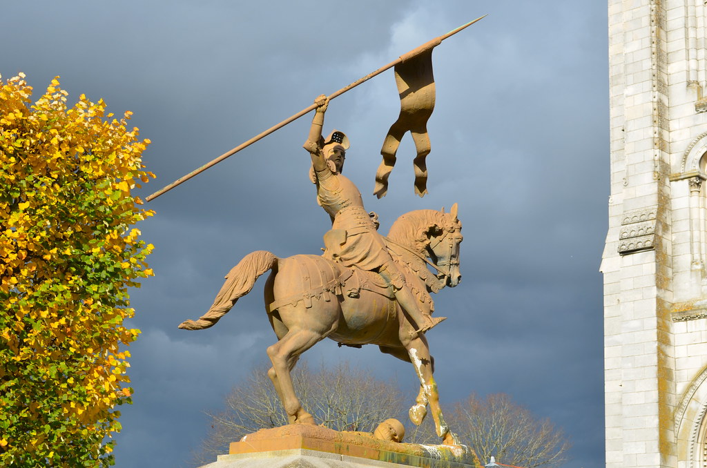 Imagini pentru statue jeanne d'arc Nantes