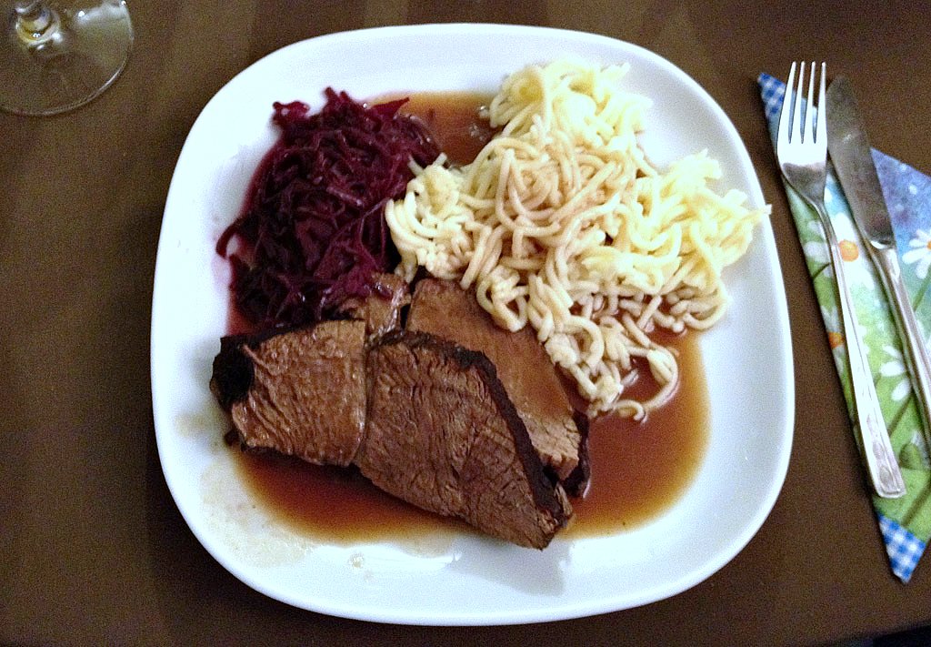 Rinderbraten in Rotweinsauce mit Rotkraut &amp; Spätzle / beef… | Flickr