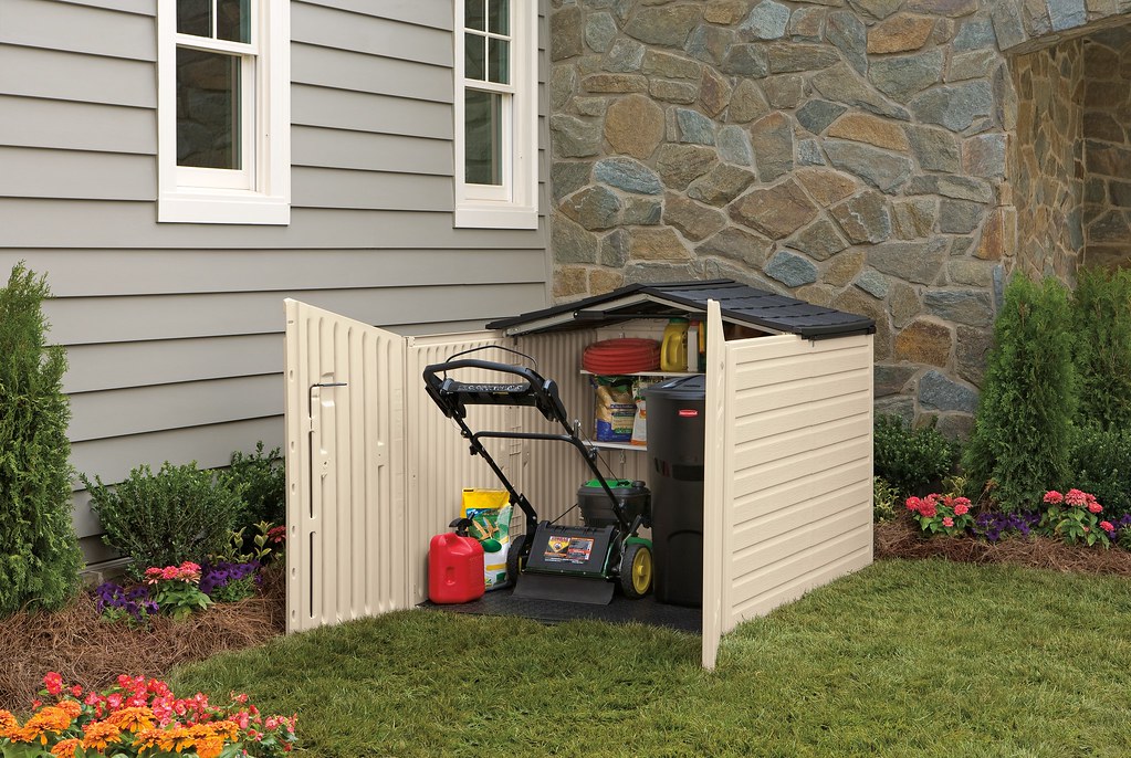Rubbermaid Slide Lid Shed 01 | Now it is easier than ever to… | Flickr
