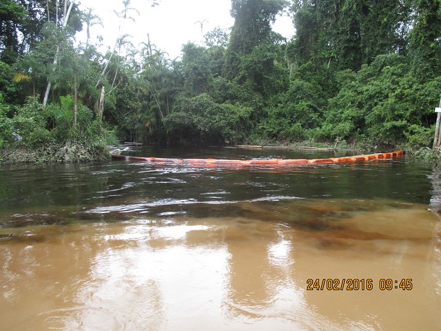 祕魯Wampis原住民族拍下漏油污染的狀況。圖片來源：Forest People Programme
