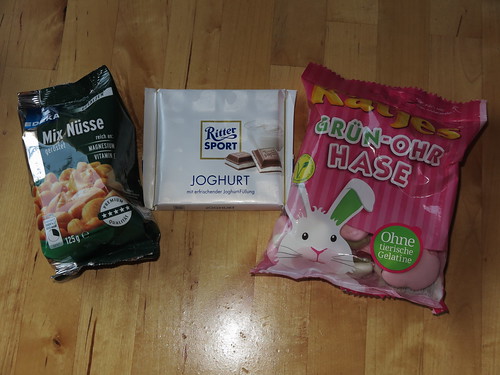 MiX Nüsse (von Edeka), Joghurt Schokolade (von Ritter Sport) und Grün-Ohr-Hasen (Katjes)