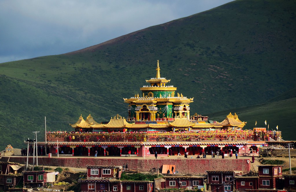 visit buddhist monastery in tibet