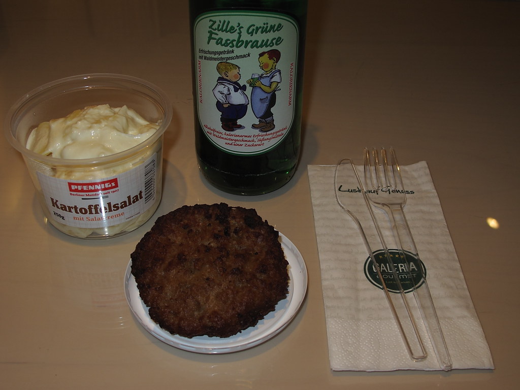 Bulette zu Kartoffelsalat und Grüner Fassbrause als Abendi… | Flickr
