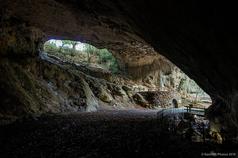 Boca de entrada de la cueva grande de Zugarramurdi